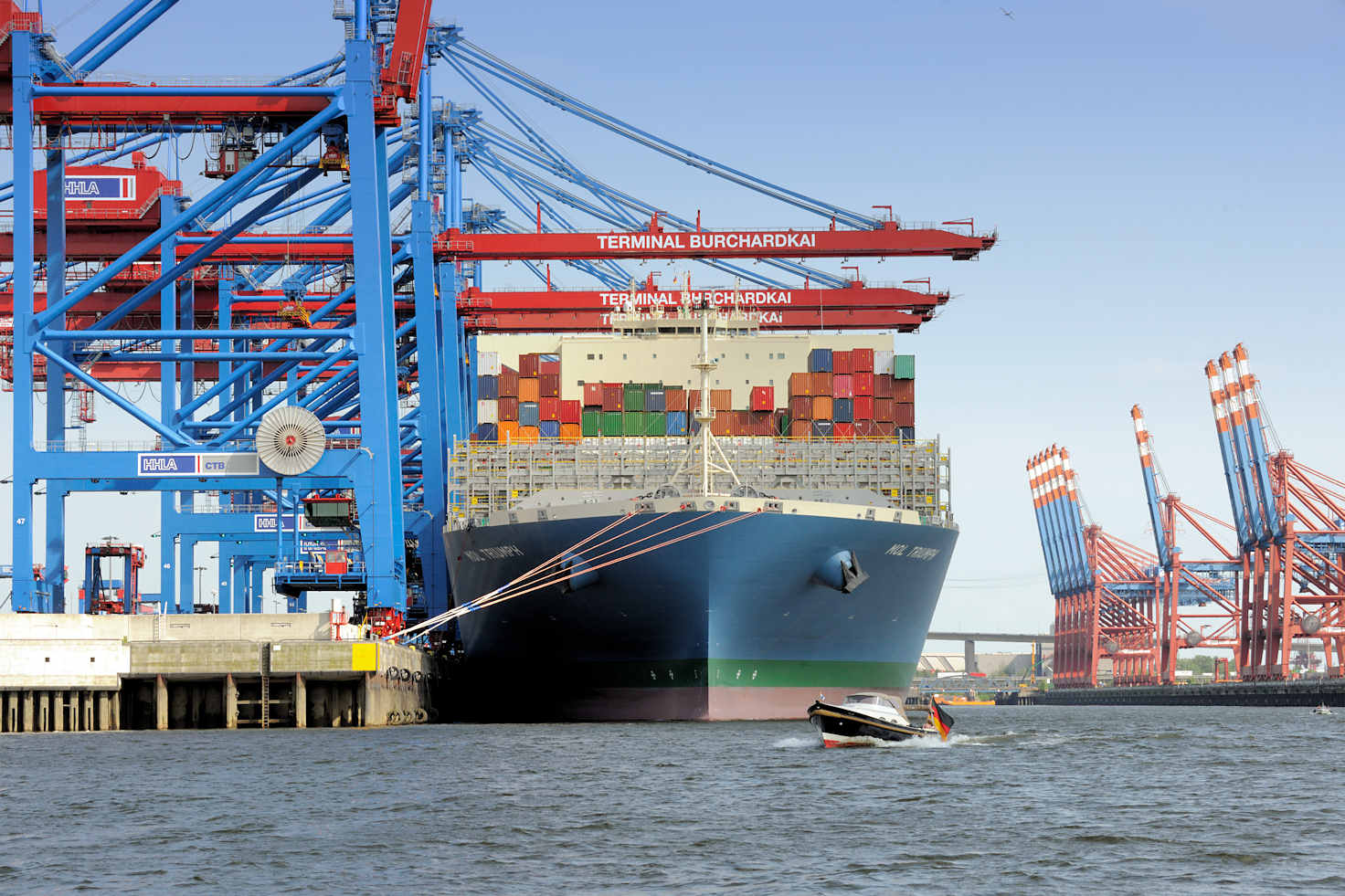 0355 Das Containerschiff MOL TRIUMPH liegt im Hamburger Hafen. | Container Terminal Burchardkai CTB
